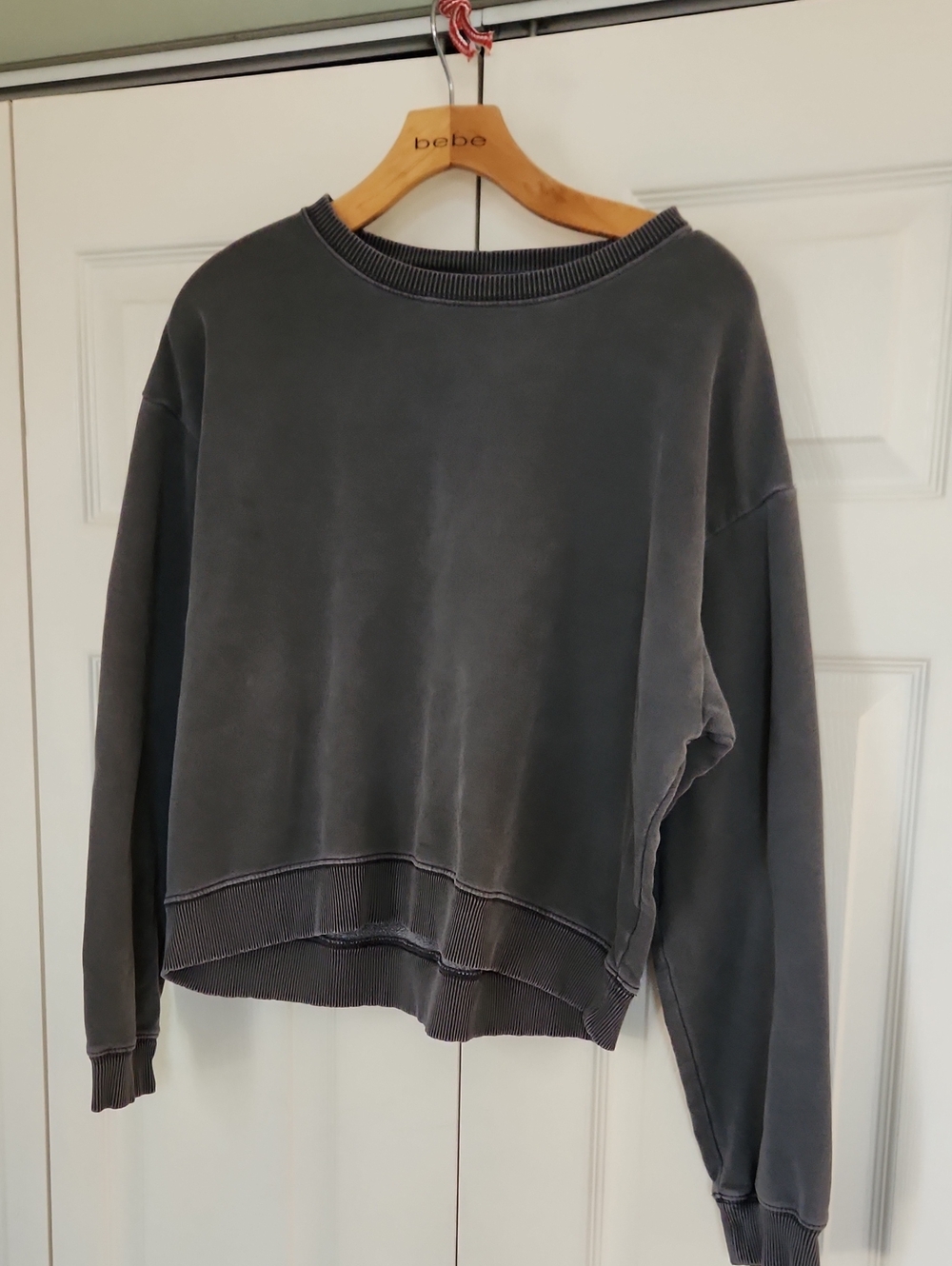 American Eagle Outfitters Charcoal Gray Cropped Crewneck Sweatshirt